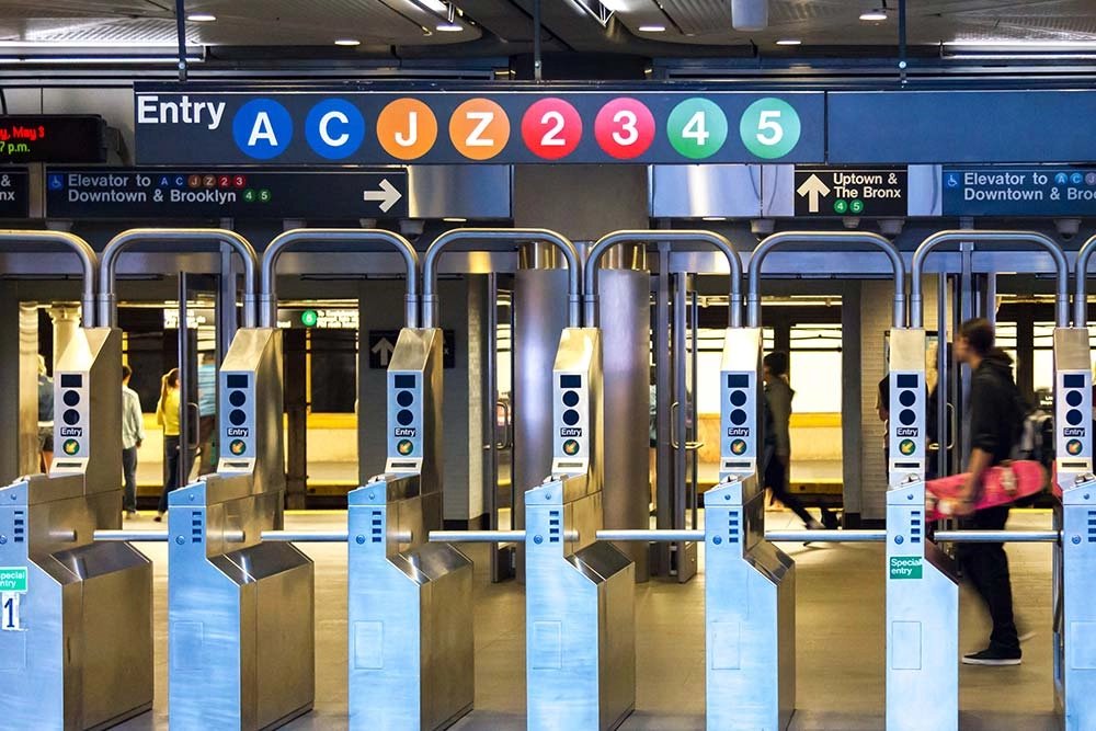 Metro vartai Niujorke – Shutterstock