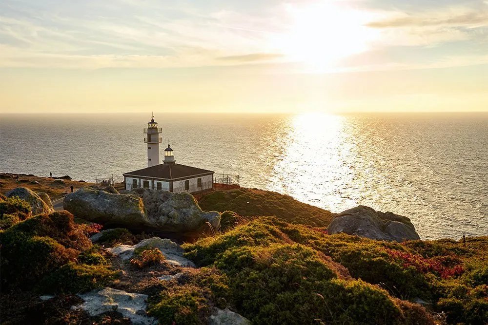 Švyturys Touriñán kyšulyje Galisijoje saulėlydžio metu – Shutterstock