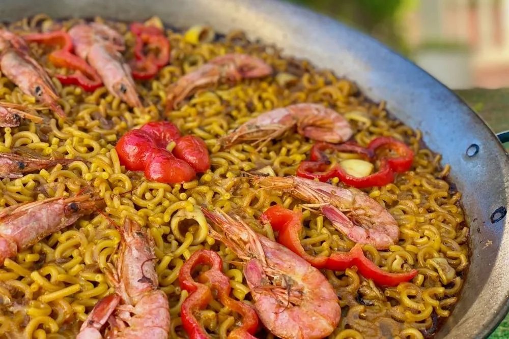 Pan of fideuà — iStock