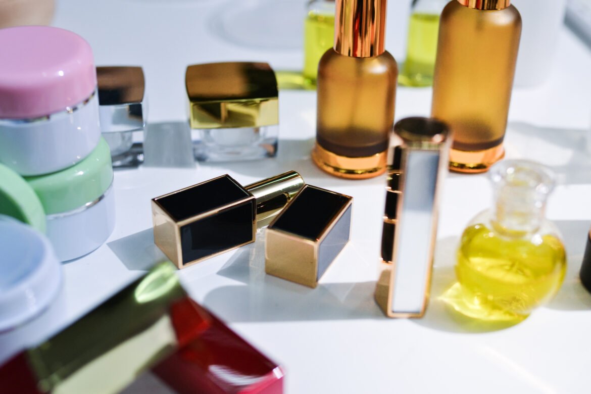 Merit Beauty apžvalga: išbandžiau 6 geriausius prekės ženklo produktus